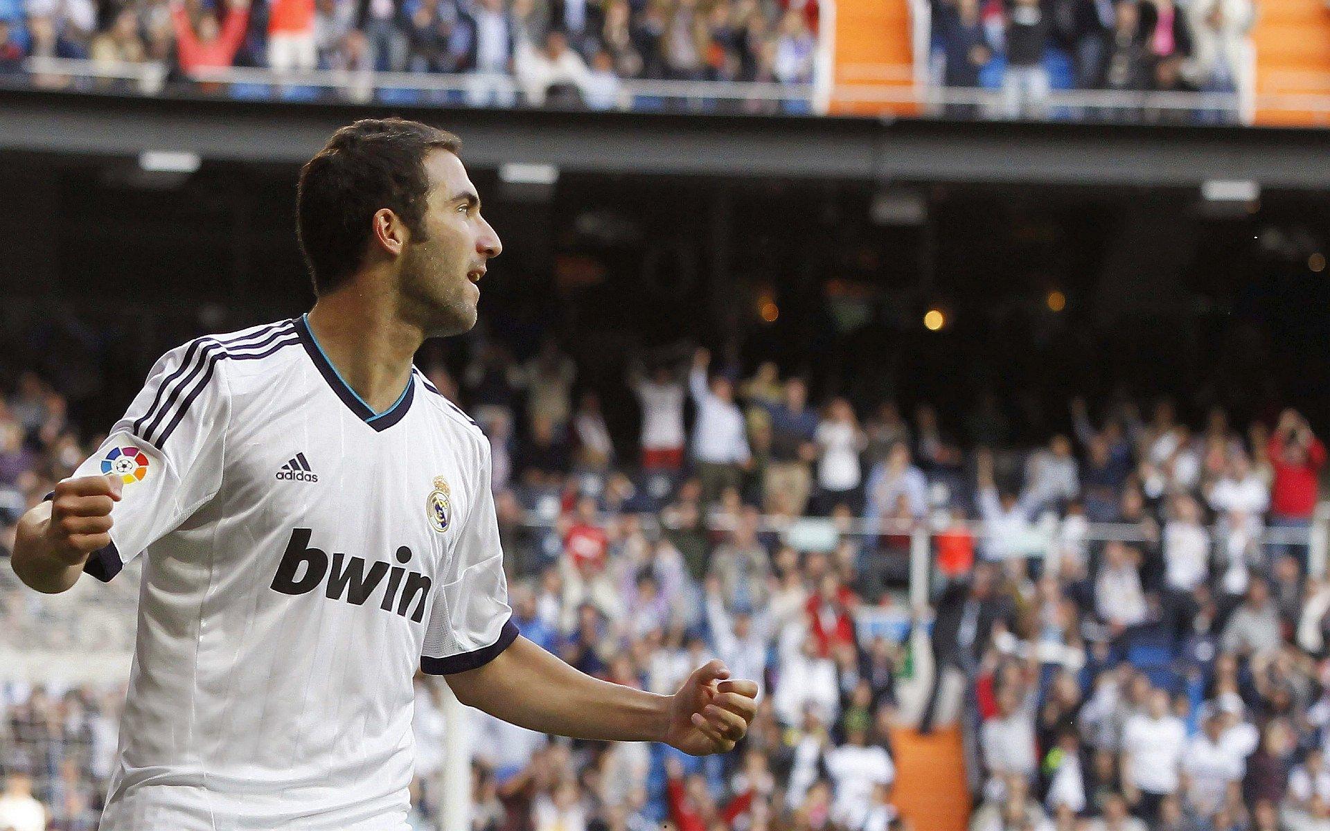 蝶泳名将再创世界纪录,泳坛新星闪耀国际赛场