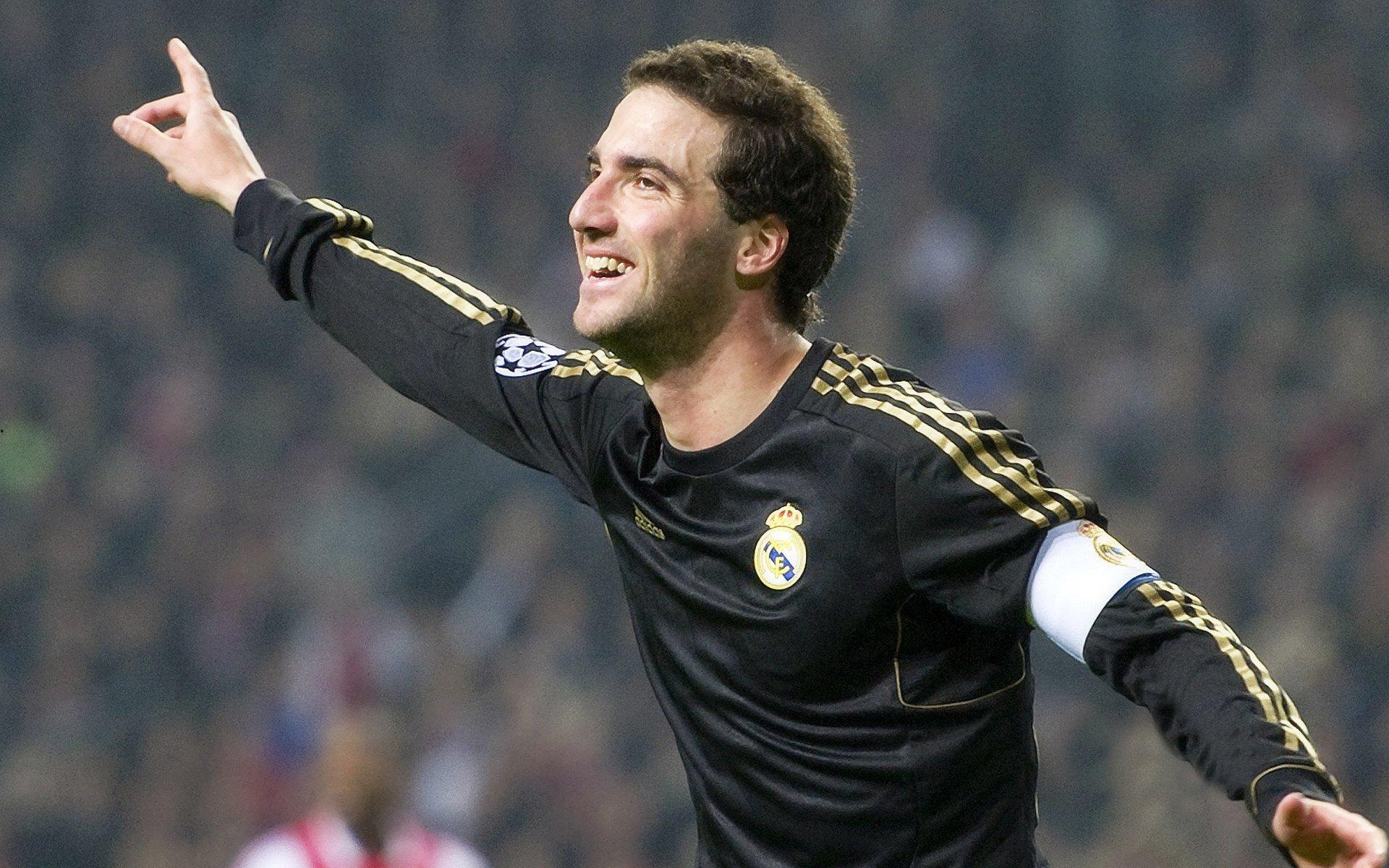 传奇谢幕!足球巨星李明荣耀退役仪式感动全场