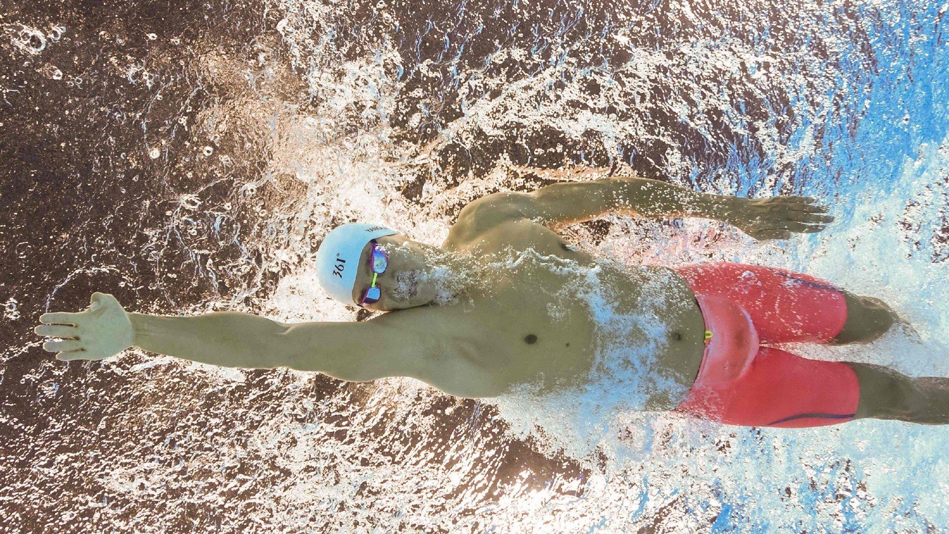 纳达尔鏖战五盘险胜德约科维奇 第15次挺进法网四强