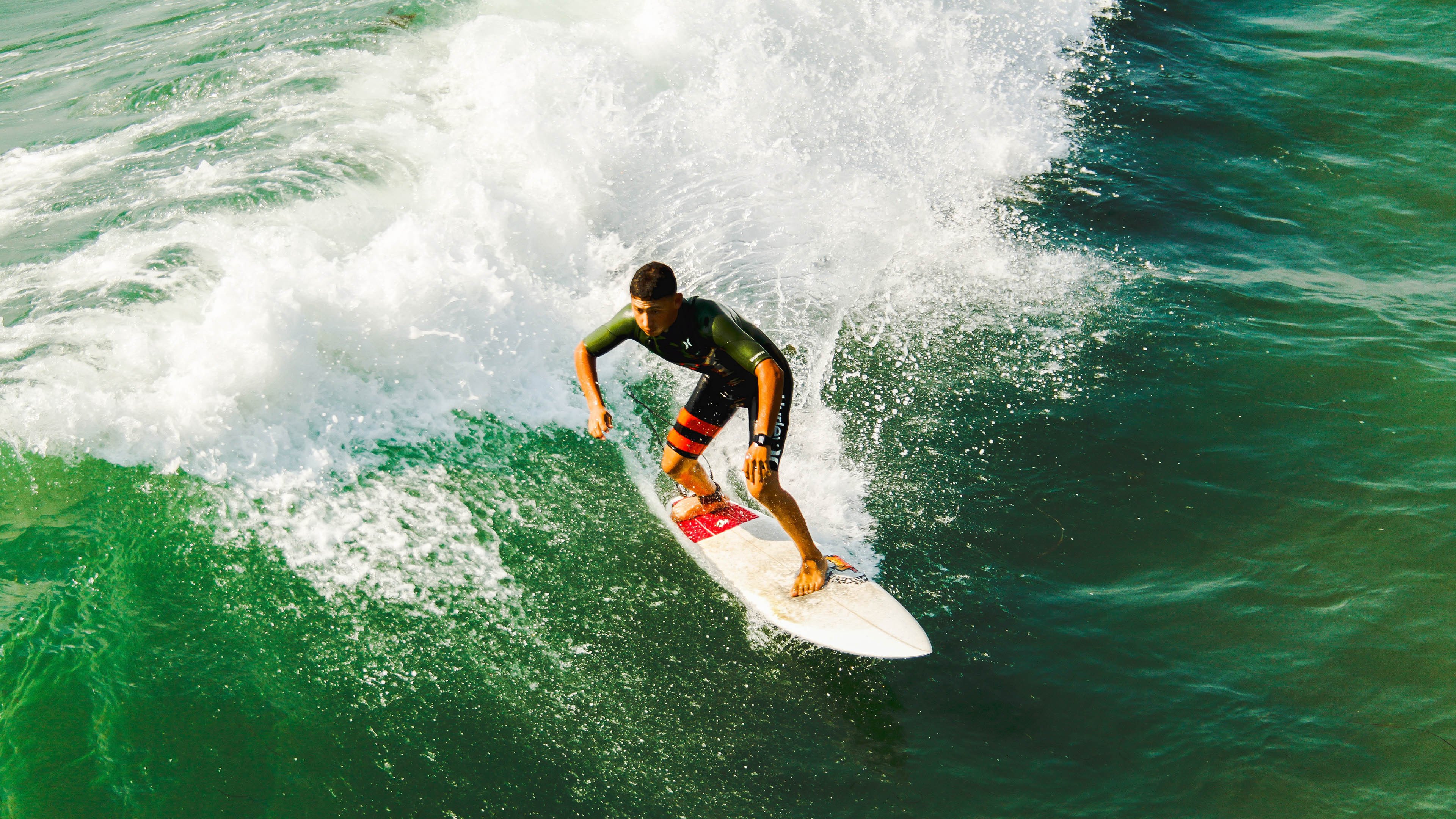 球迷文化塑造赛场灵魂，从助威到传承，体育精神的另一面