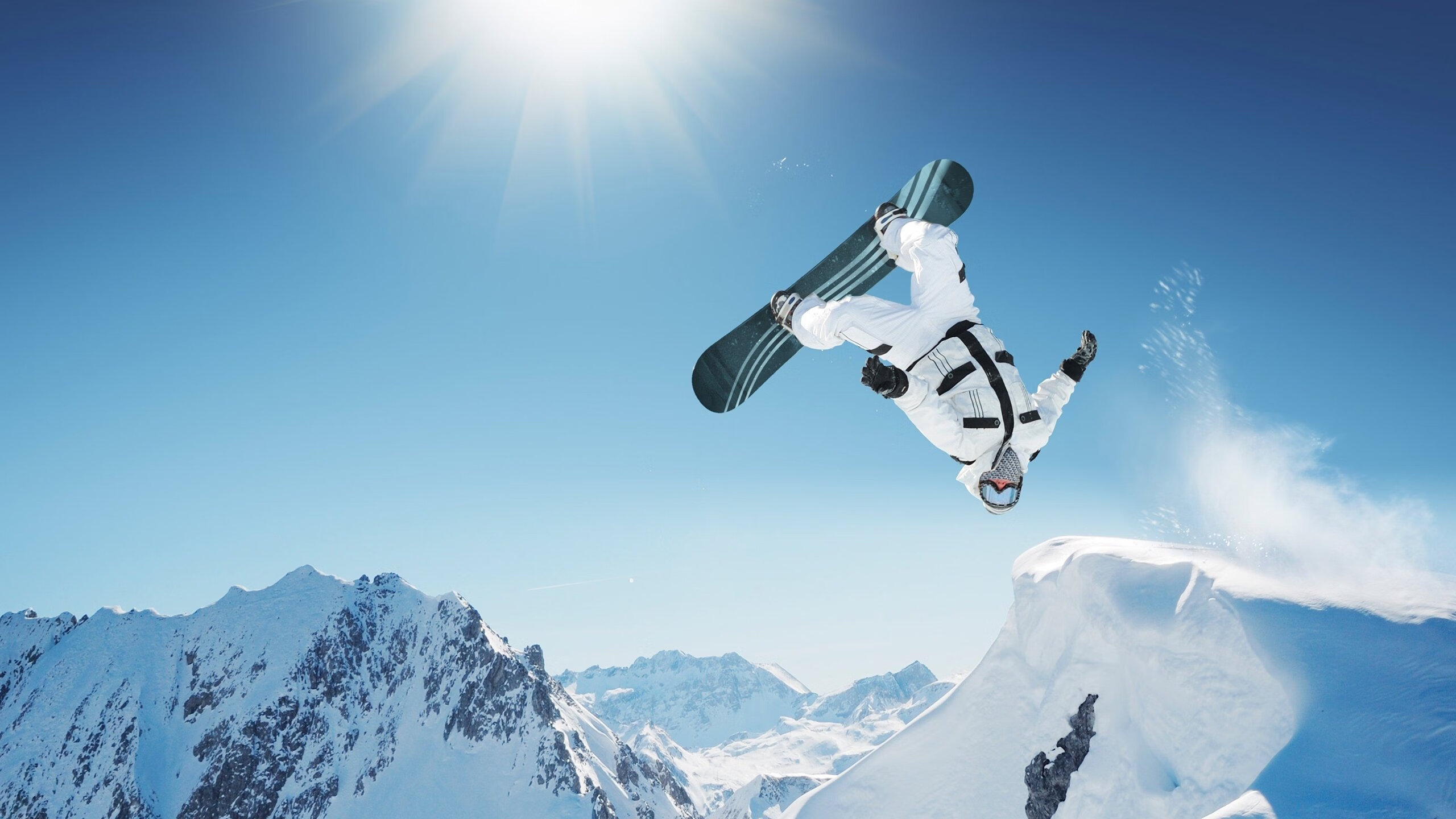 英超争冠白热化,曼城、阿森纳、利物浦三强鼎立,赛季末悬念迭起