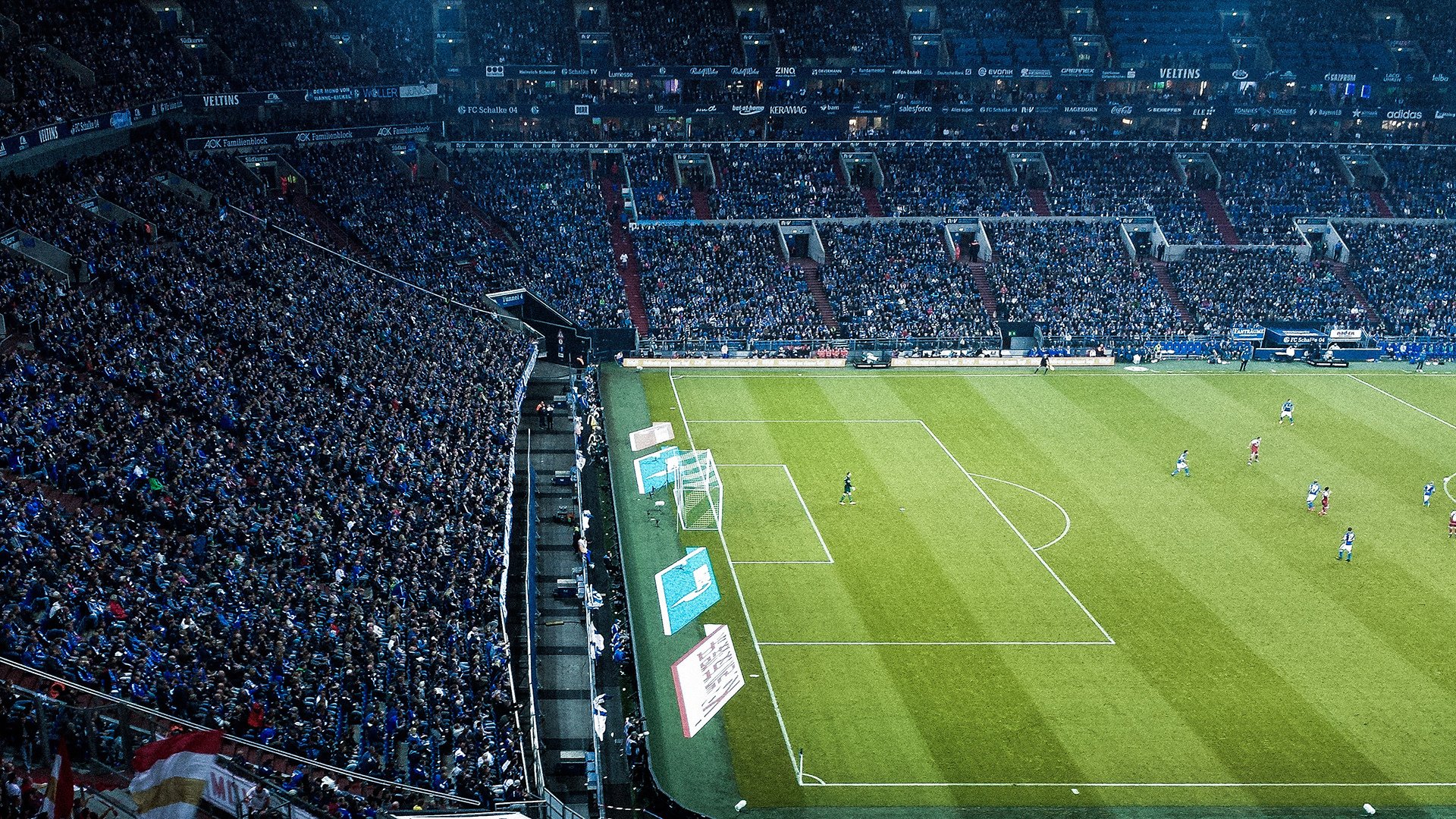 2026世界杯预选赛激战正酣,传统强队稳扎稳打,新兴势力异军突起